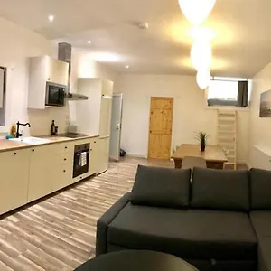 just-renovated-galway-city-apartment.galwayhotelsireland.net/
